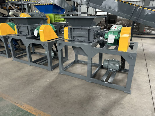 플라스틱 미니 금속 카드보드 5000KG 무게를위한 수압 작은 이중 샤프트 Shredder