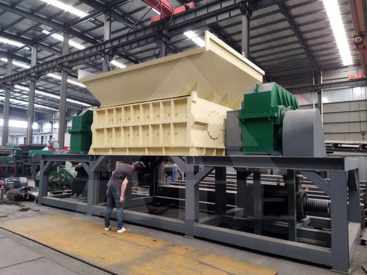 50kW 플라스틱 병 트럭 타이어 및 폐기물 금속 재활용을 위한 이중 셰프트 쉐리더