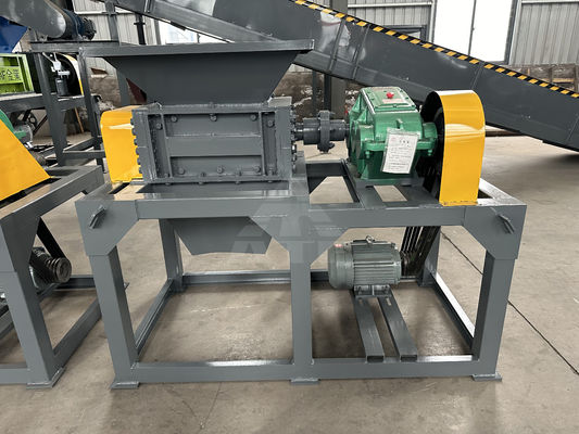 50kW 듀얼 샤프트 쉐레더 목재 팔렛 및 폐기물 금속/플라스틱 컨베이어 시스템