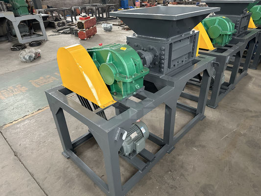 50kW 듀얼 샤프트 쉐레더 목재 팔렛 및 폐기물 금속/플라스틱 컨베이어 시스템